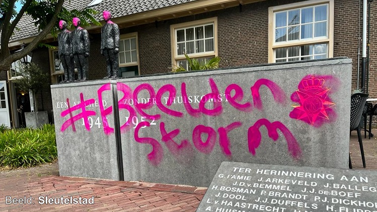 Vandalisme Indië-monument Leiden #Beeldenstorm - © Federatie Indische Nederlanders