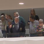 Woedende oorlogsweduwen en veteranen #WOII op publieke tribune Tweede Kamer - © Federatie Indische Nederlanders
