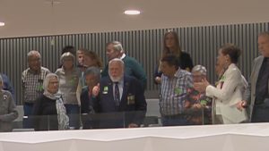 Woedende oorlogsweduwen en veteranen #WOII op publieke tribune Tweede Kamer - © Federatie Indische Nederlanders
