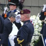 Kranslegging Nurahito - © Federatie Indische Nederlanders
